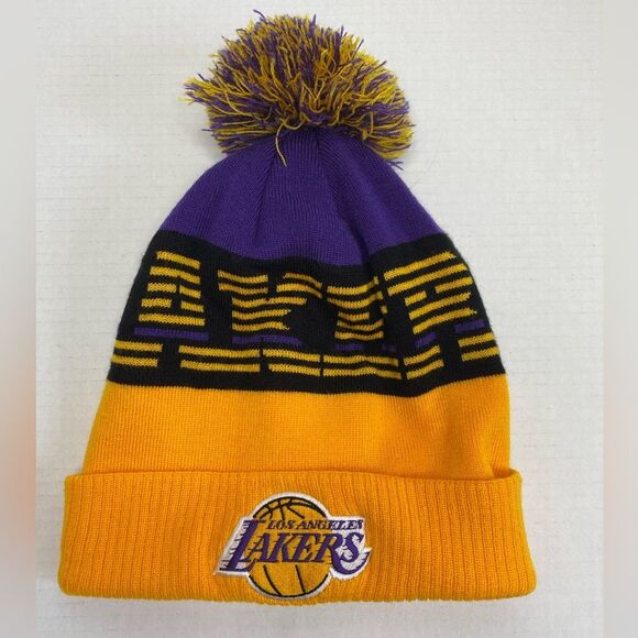 LA Lakers authentic NBA Adidas Beanie with Pom Pom Purple and gold - Picture 1 of 4